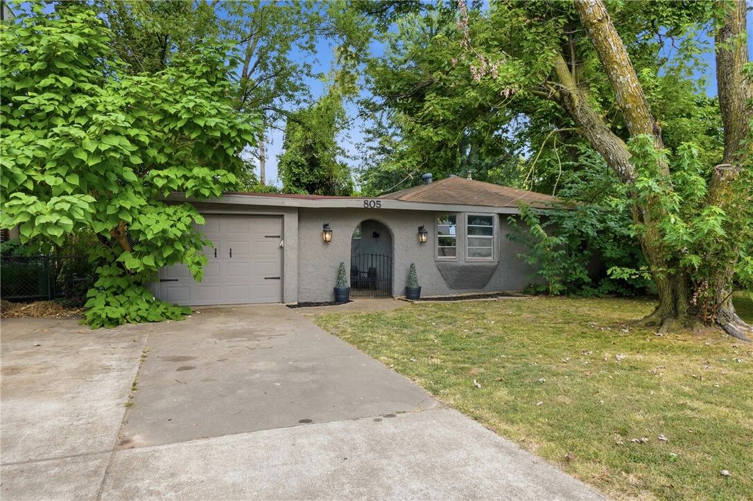 Property Photo:  825 SE H Street  AR 72712 