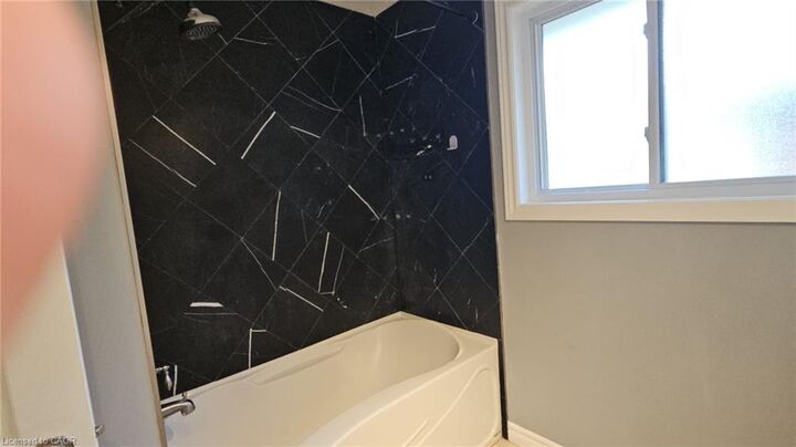 Property Photo:  98 Lynbrook Drive Upper  ON L9C 2K9 