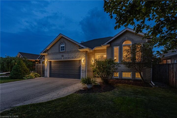 Property Photo:  457 Eastbridge Boulevard  ON N2K 3Y4 