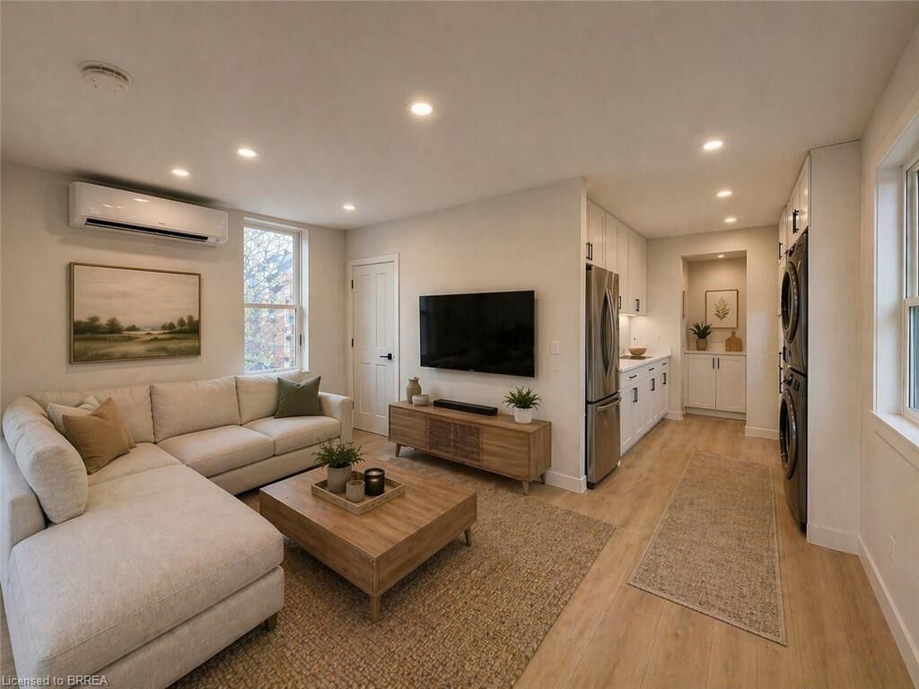 Property Photo:  92 Alfred Street 4  ON N3S 5G2 