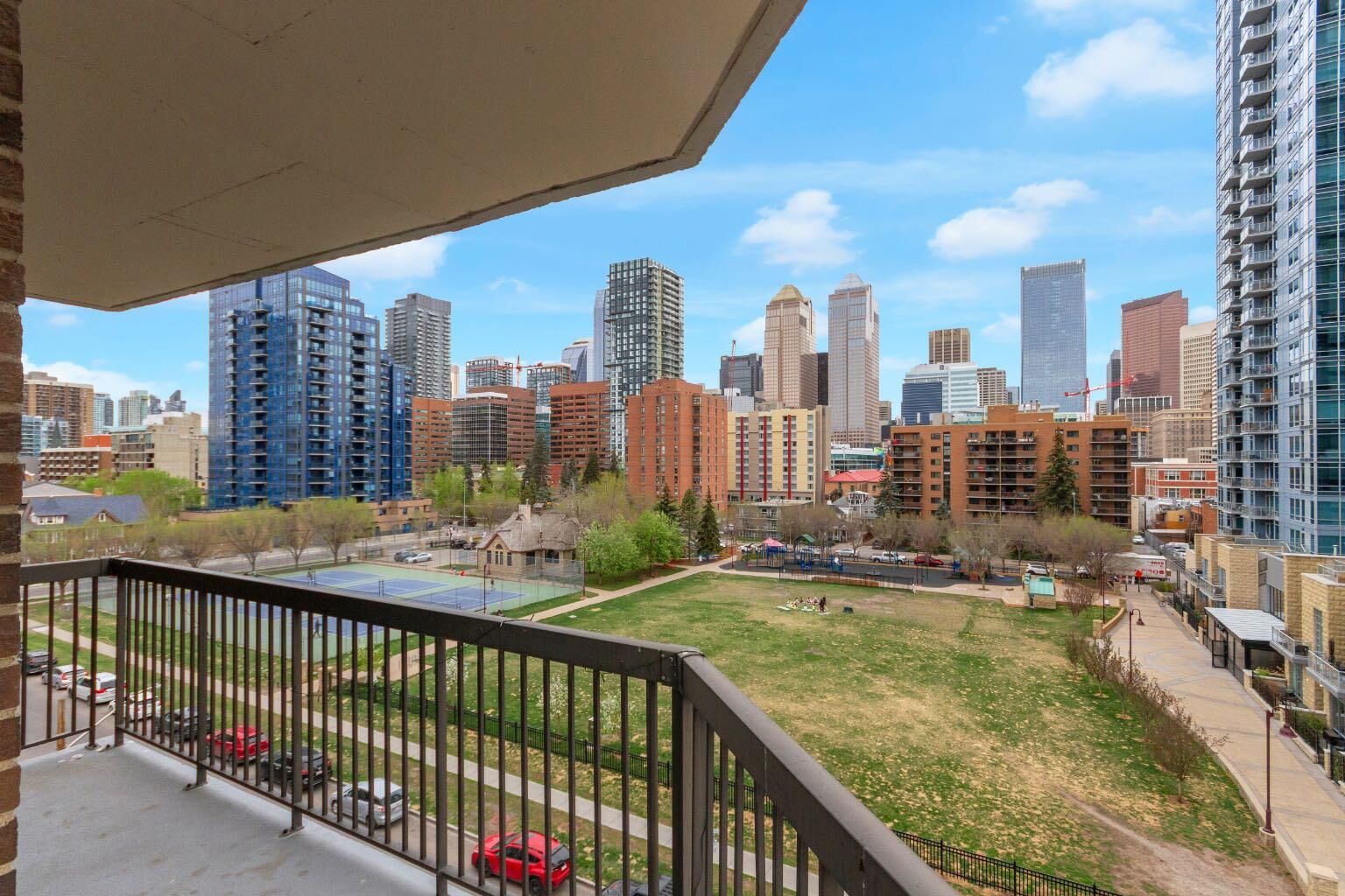 Property Photo:  215 14 Avenue SW 602  AB T2R 0M2 