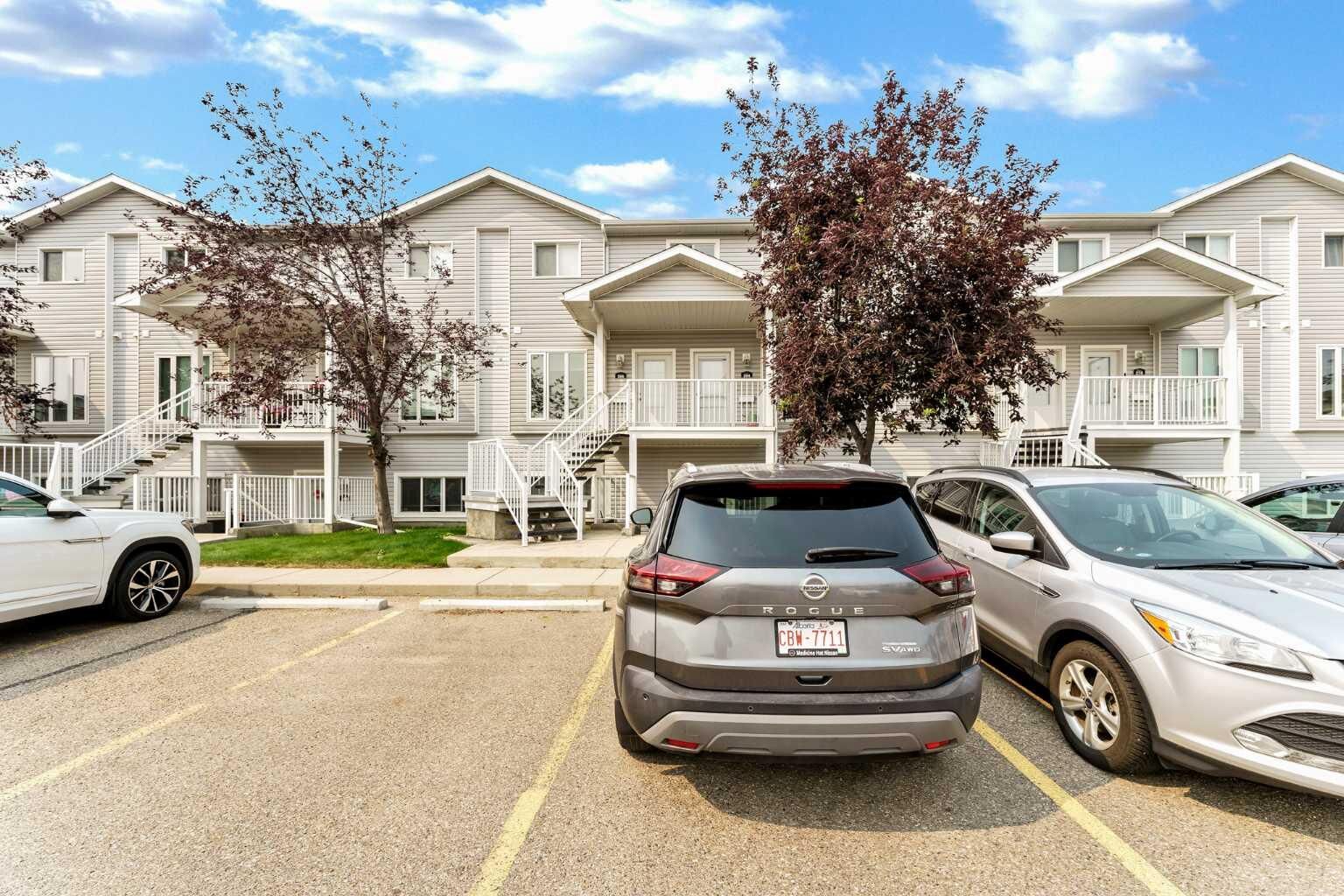 Property Photo:  284 Northlands Pointe NE  AB T1C 0C1 