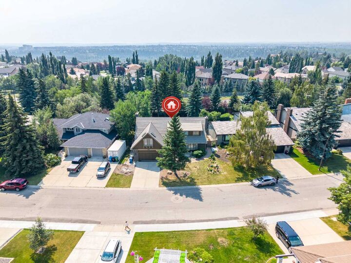 Property Photo: 240 Canterville Drive SW AB T2W 3X2