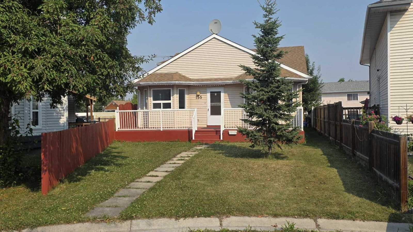 Property Photo: 155 Applefield Close SE AB T2A 7P9