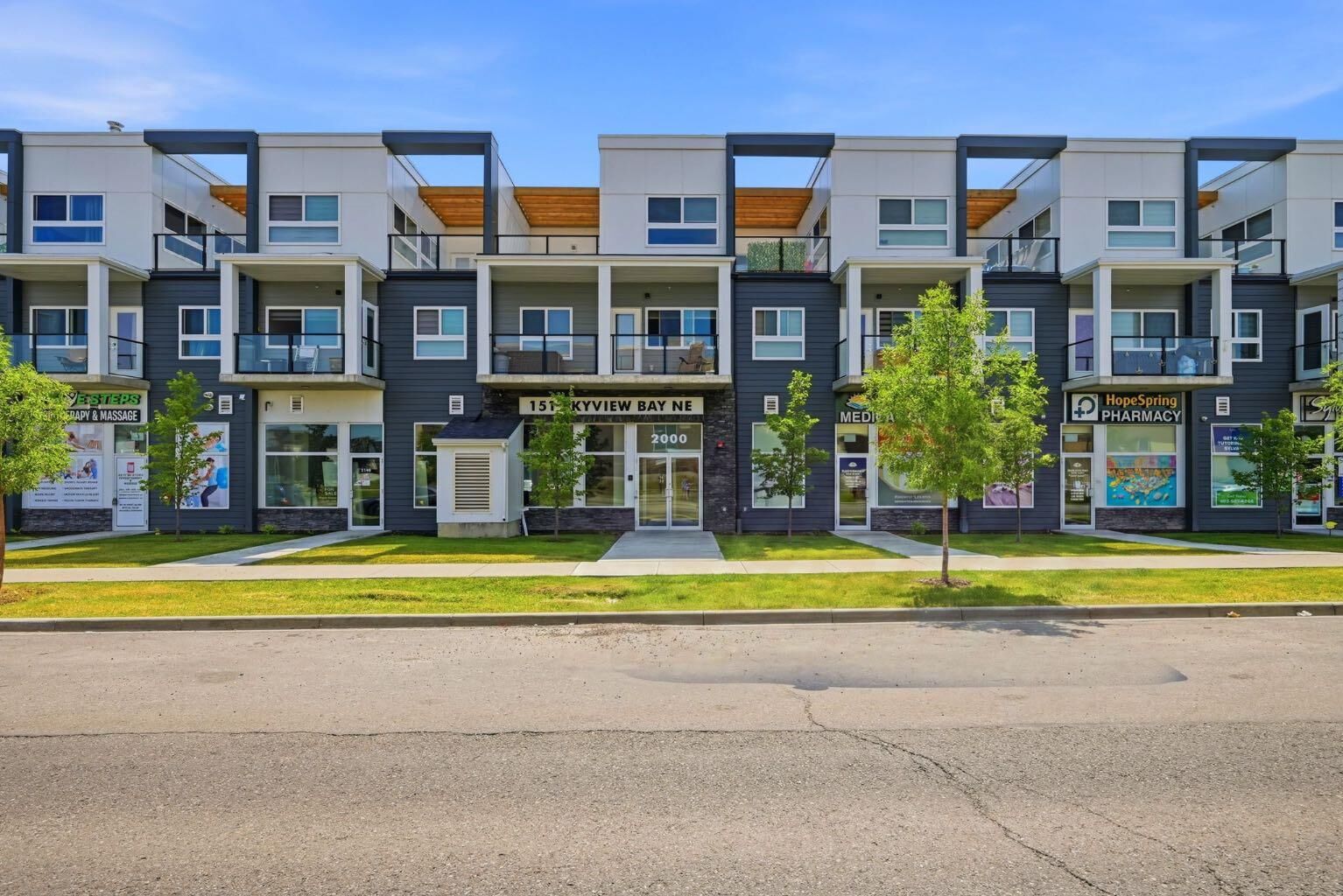 Property Photo:  151 Skyview Bay NE 2218  AB T3N 1N6 