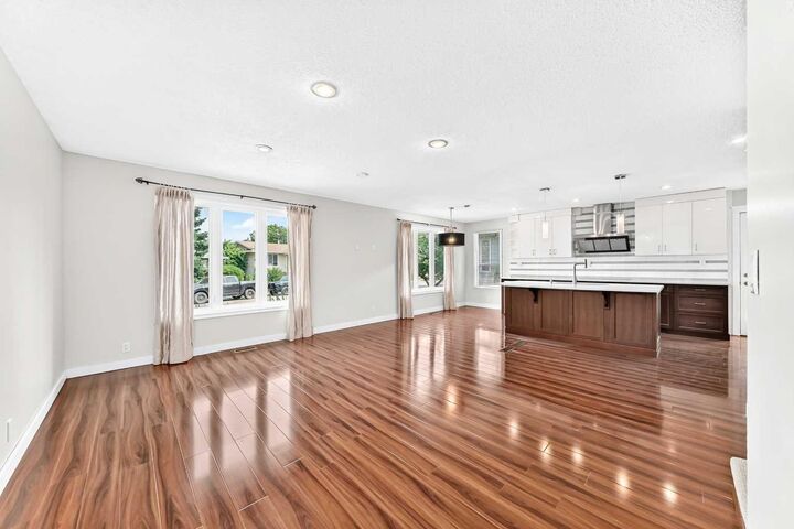 Photo de la propriété: 136 Midlawn Close SE AB T2X 1A8