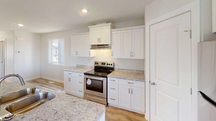 Property Photo:  9436 113 Avenue D  AB T8X 0T2 
