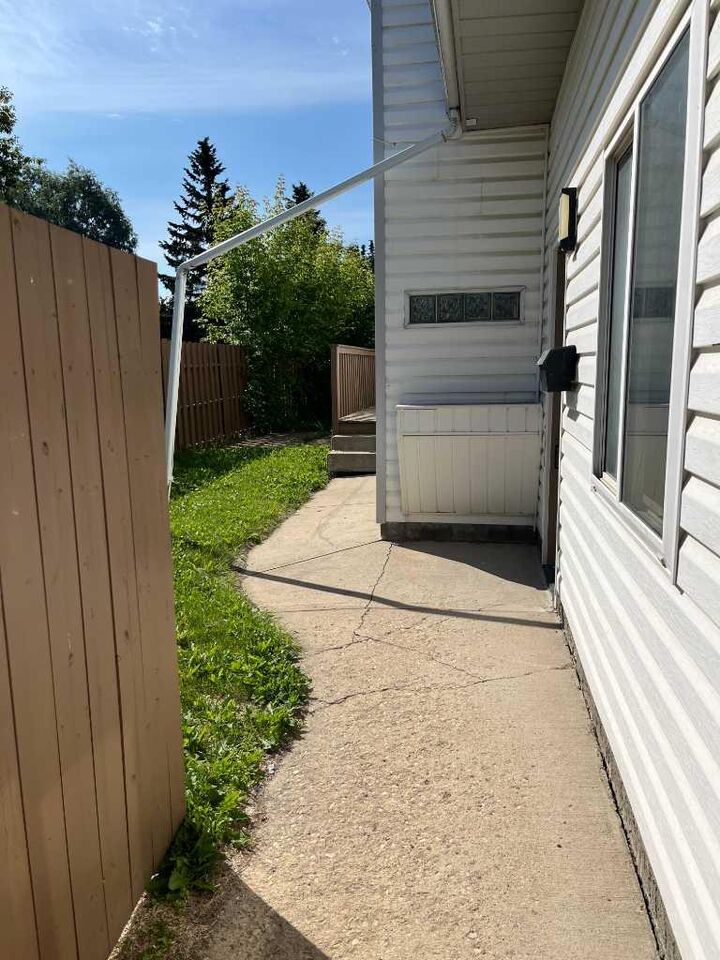Property Photo:  9335 73 Avenue  AB T8V 6E7 