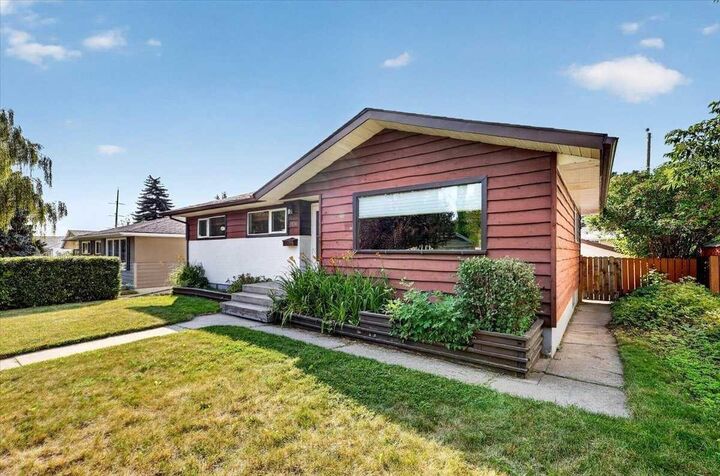 Property Photo: 7536 Fleetwood Drive SE AB T2H 0X1