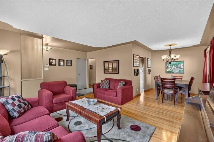Photo de la propriété: 7536 Fleetwood Drive SE AB T2H 0X1