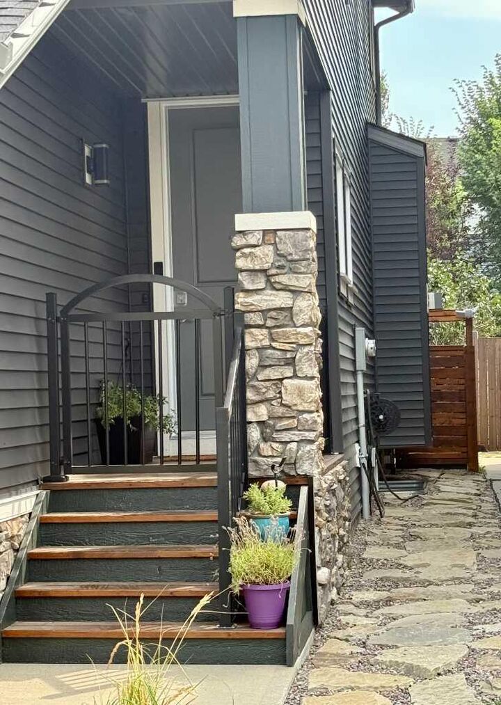 Property Photo:  1155 Kings Heights Way SE  AB T4A 0S4 