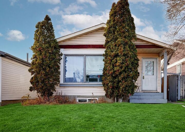 Property Photo: 164 Faldale Close NE AB T3J 1V9
