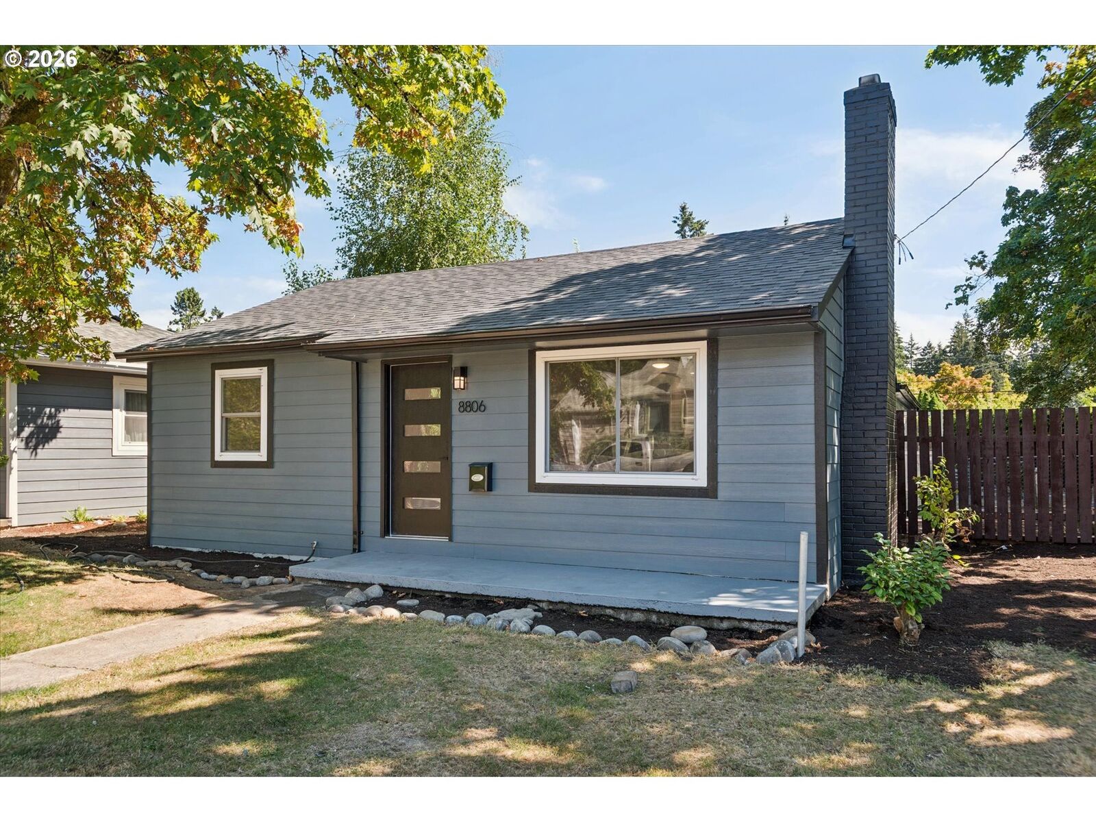 Property Photo:  8806 NE Sacramento St  OR 97220 