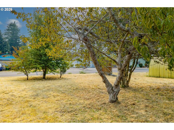 Property Photo:  10 Tamarack  OR 97439 