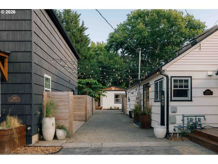 Property Photo:  5614 NE Simpson St  OR 97218 