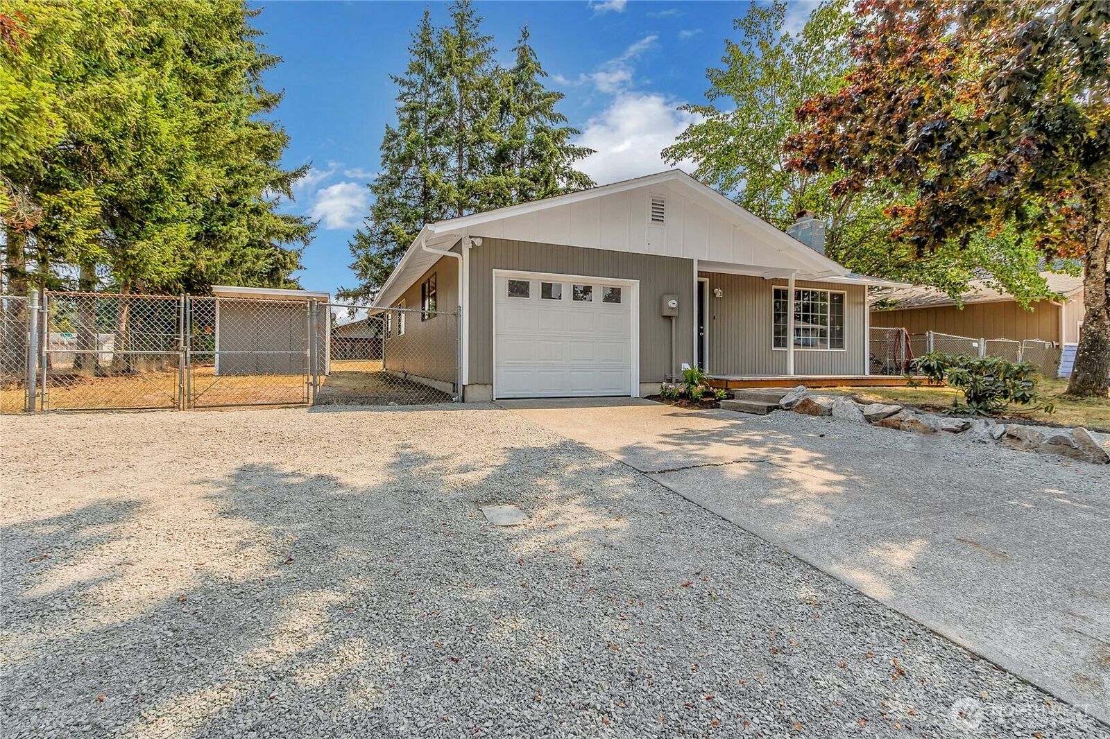 Property Photo: 17203 5th Avenue E WA 98387