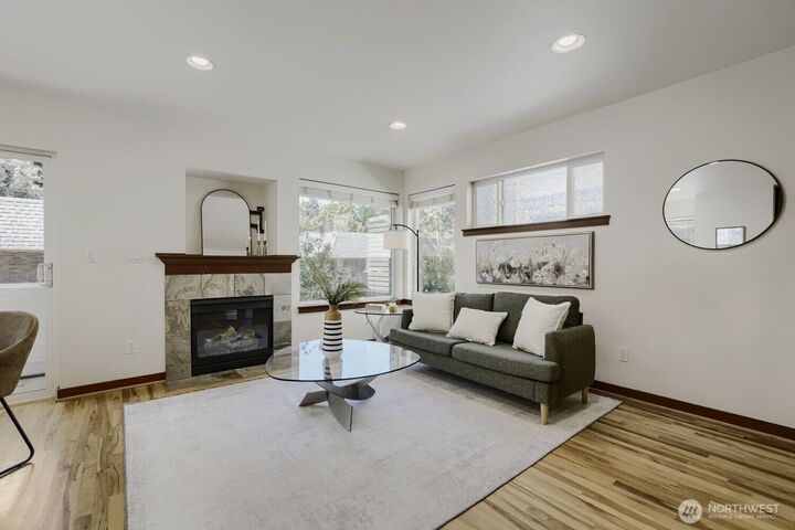 Property Photo: 9519 8th Avenue NW B WA 98117