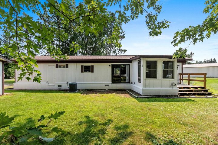 Property Photo: 17331 Valley View Road WI 54175