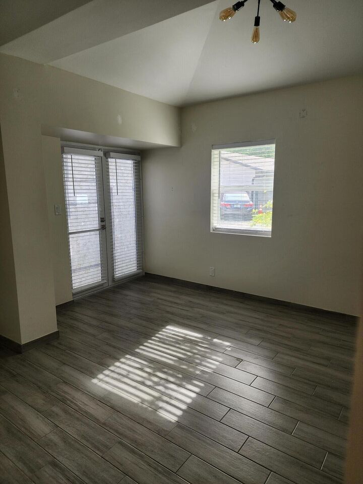 Property Photo: 315 SW 7th Street 1 FL 33315