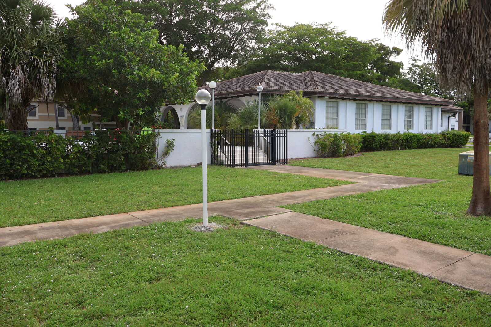 Property Photo:  