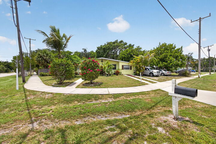 Property Photo: 1220 Cherokee Street FL 33458