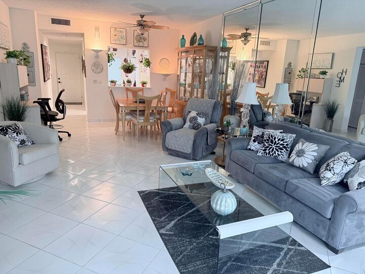 Property Photo: 6241 Pointe Regal Circle 404 FL 33484