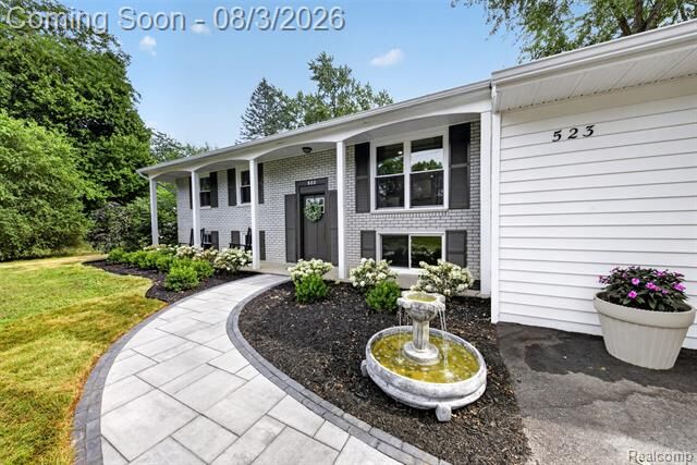 Property Photo:  523 Glengary Road  MI 48390 