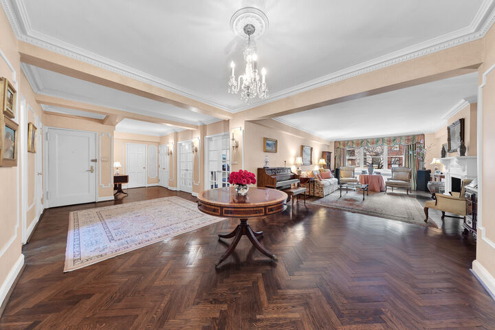 Property Photo: 710 Park Avenue 2A NY 10021