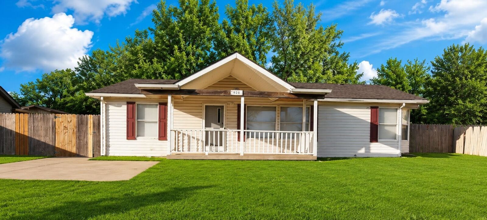 Property Photo:  928 W Summey  KS 67060 