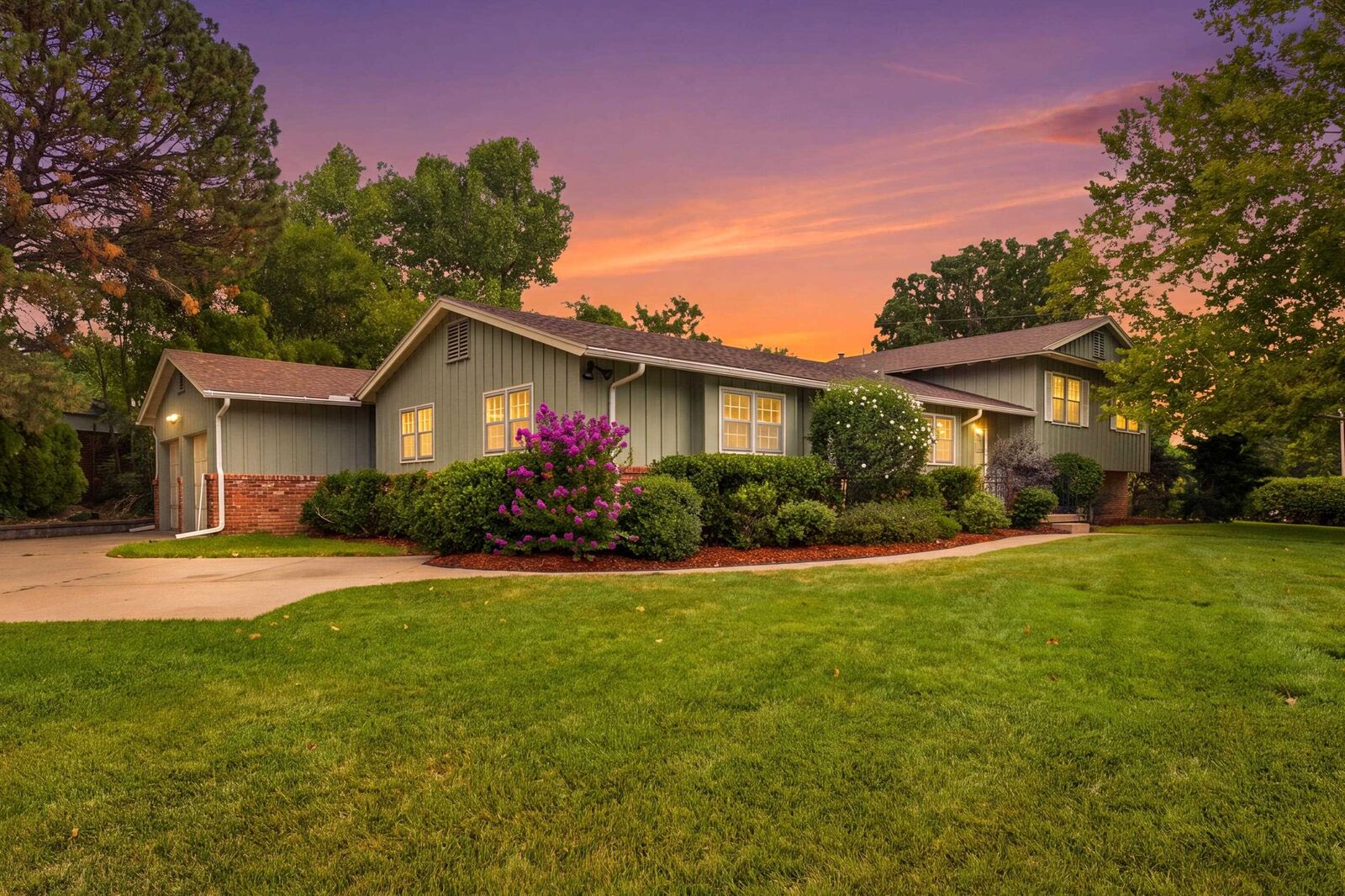 Property Photo:  8132 E Morningside St  KS 67207-1125 