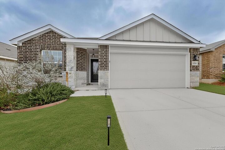 Property Photo: 6806 Bale Rdg TX 78252