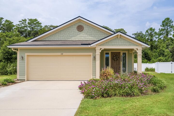 Property Photo: 132 Monroe Ave FL 32086