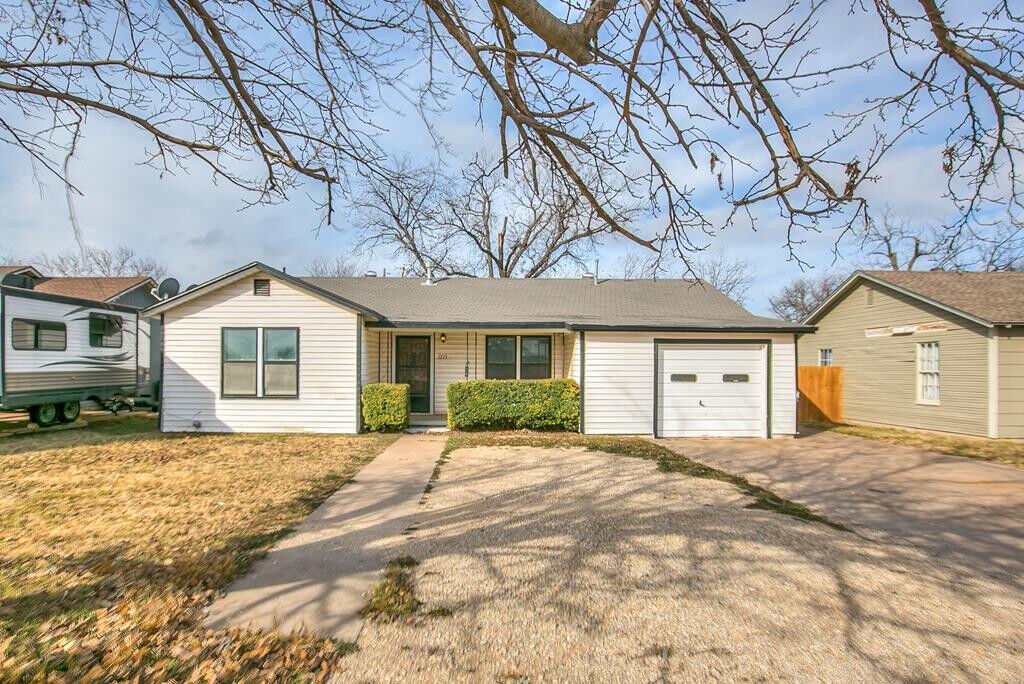Property Photo:  1213 S Bell Street  TX 76903 