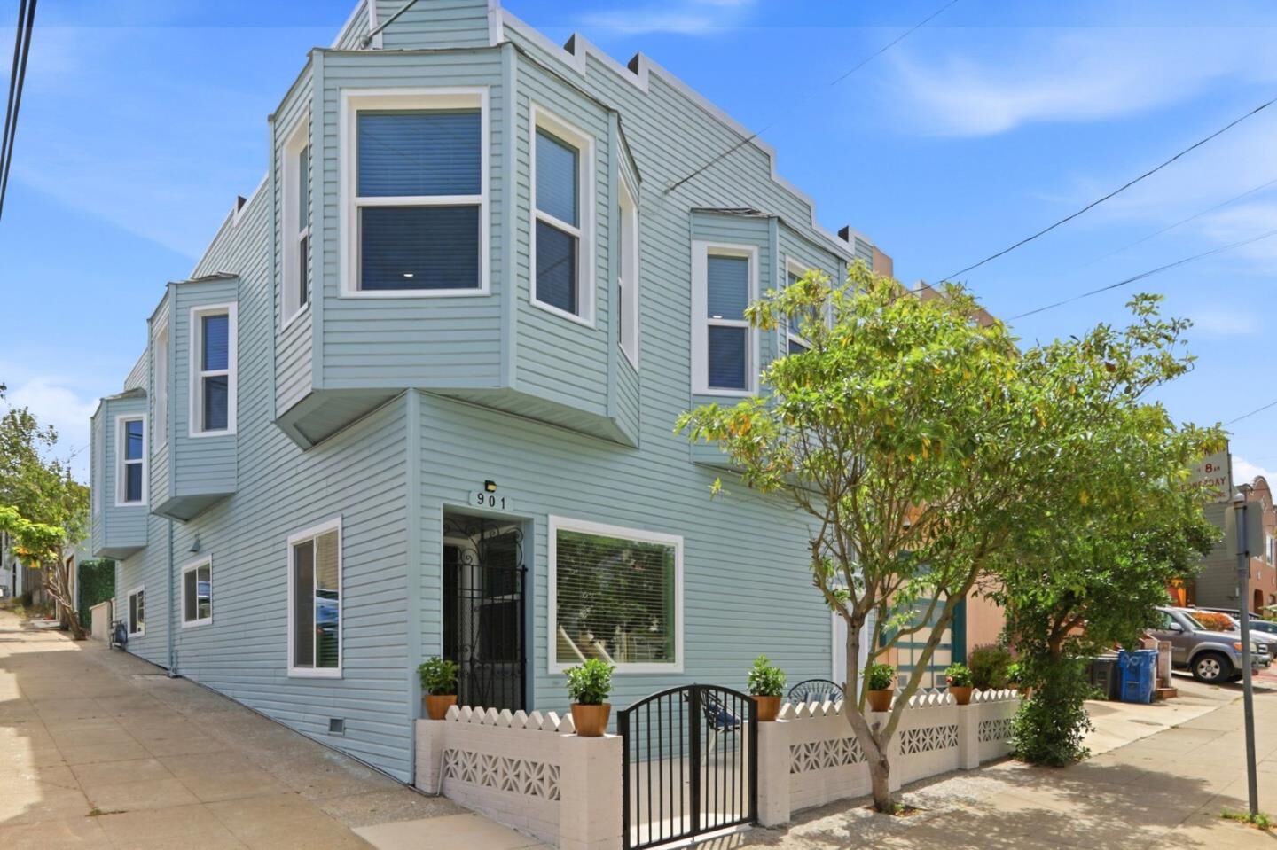 Property Photo:  901-903 Hanover Street  CA 94014 