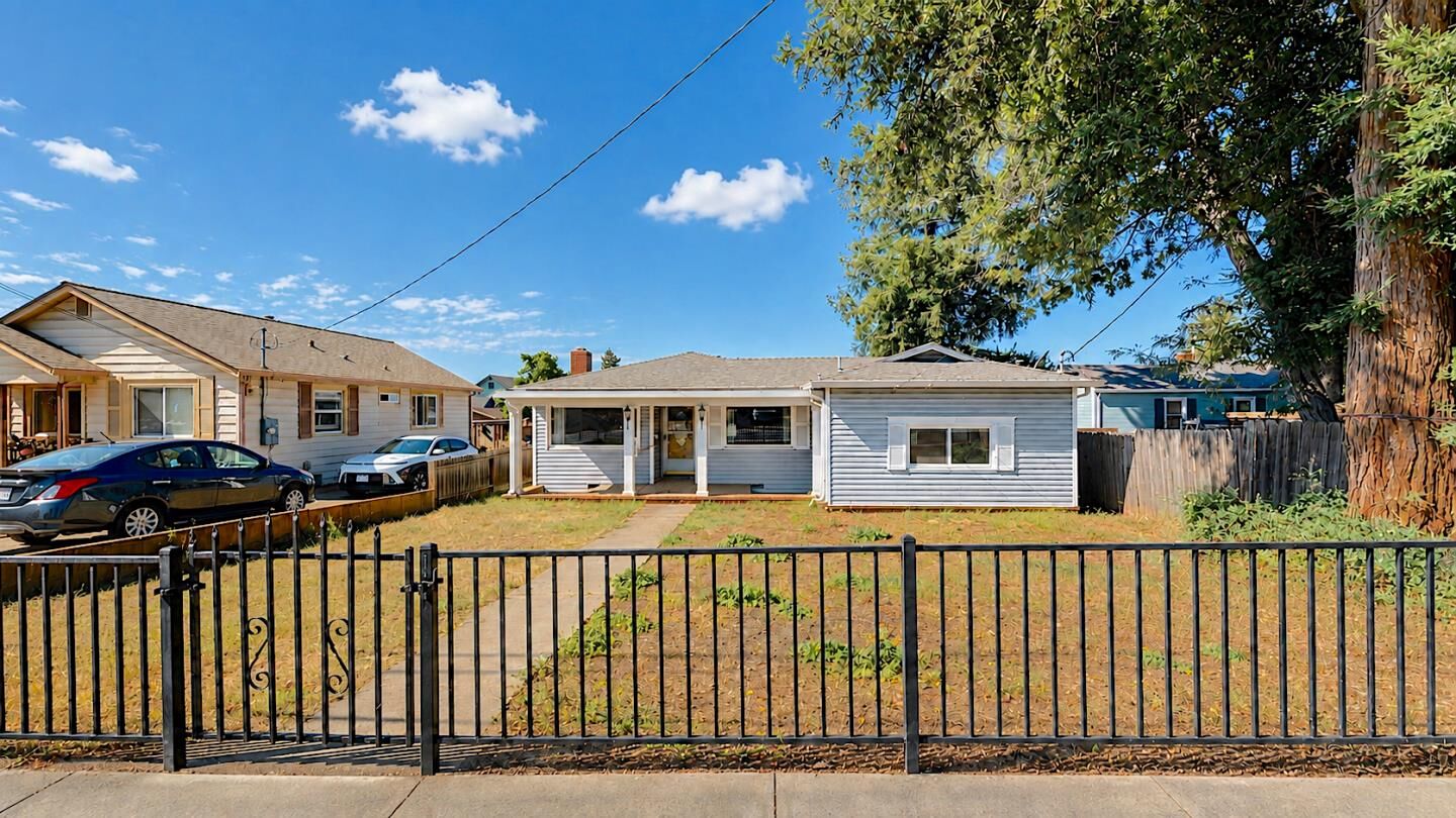 Property Photo: 324 Military CA 94510