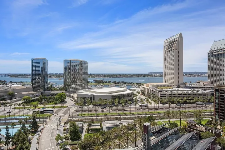 Property Photo:  555 Front Street 1803  CA 92101 
