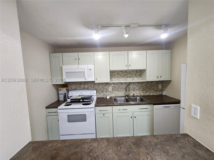 Property Photo: 802 NW 87th Ave 312 FL 33172