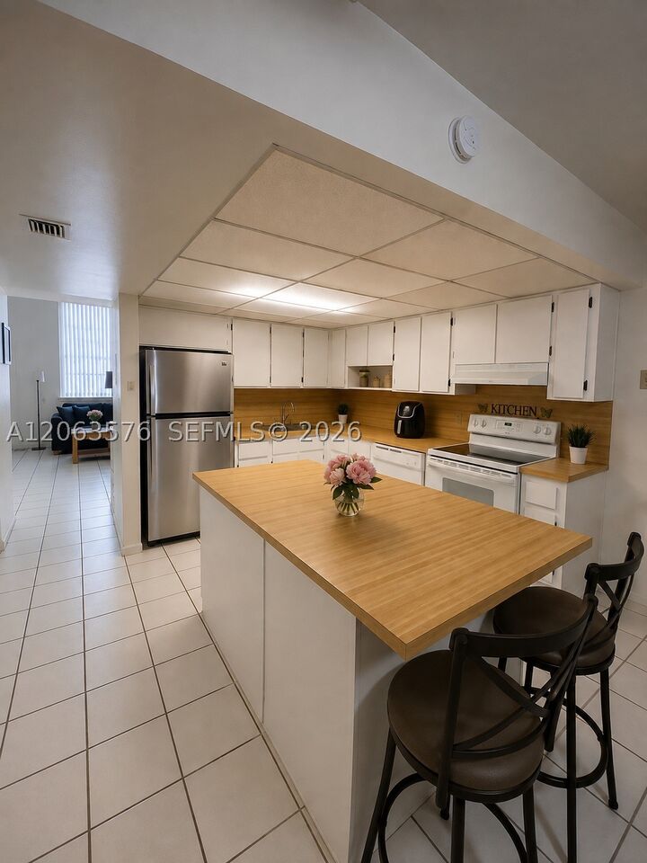 Property Photo: 633 N University Dr 14 FL 33324