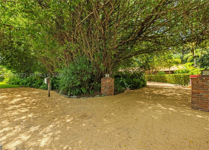 Property Photo:  10520 SW 124th St  FL 33176 