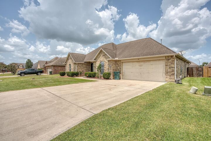 Property Photo: 7930 Sweetbay TX 77707