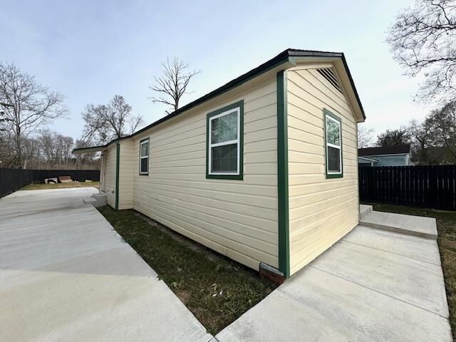 Property Photo:  635 Goliad St  TX 77701 