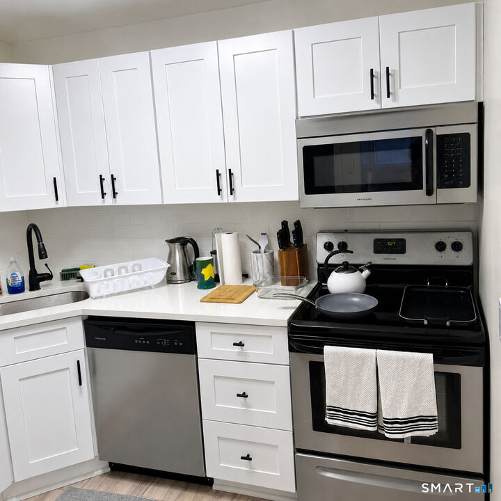 Property Photo:  131 Milford St Extension B5  CT 06062 