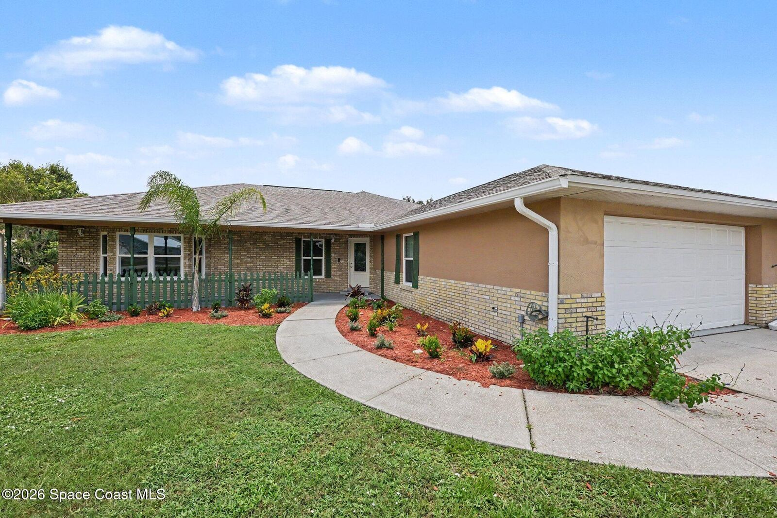 Property Photo:  1019 Mandarin Drive NE  FL 32905 