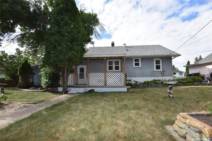 Property Photo: 207 Pine Avenue SK S0E 1E0