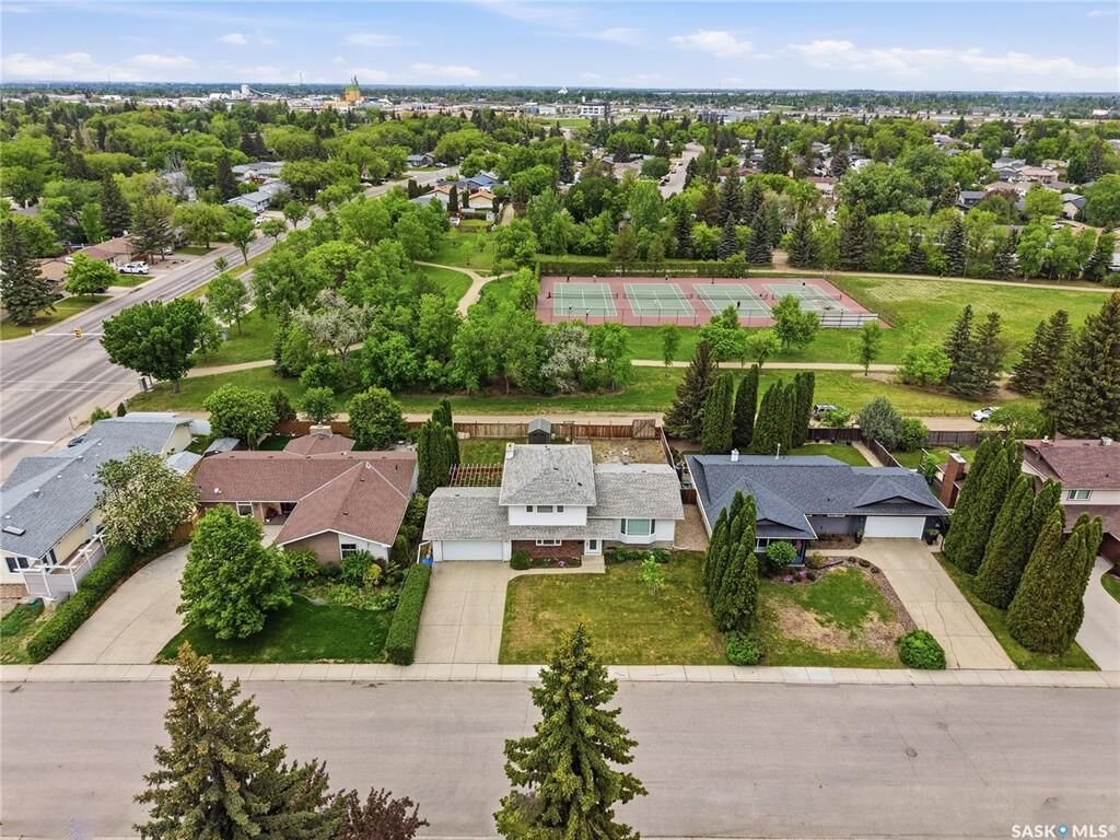 Property Photo: 86 Duncan Crescent SK S7H 4K4