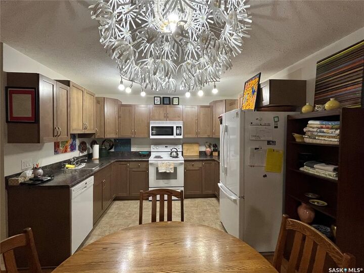 Property Photo:  825 Gladstone Street E 102  SK S9H 5P1 