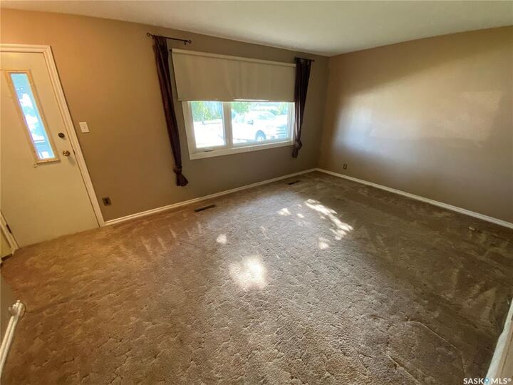 Property Photo:  386 4th Avenue N  SK S3N 1B6 