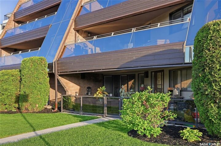Property Photo:  222 Saskatchewan Crescent E 102  SK S7N 0K6 