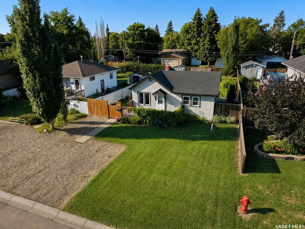 Property Photo: 838 3rd Street E SK S6V 0H9