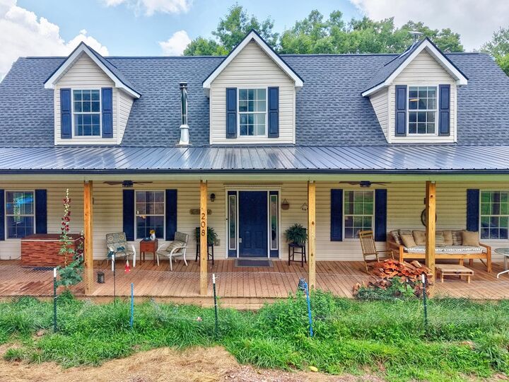 Property Photo: 208 Bearclaw Ln VA 24360